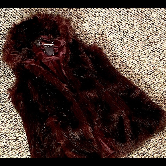 SUZY SHIER (NWT) • Faux-Fur Vest • Size Medium • Silk-Lined Maroon + Black Fur - Picture 12 of 12